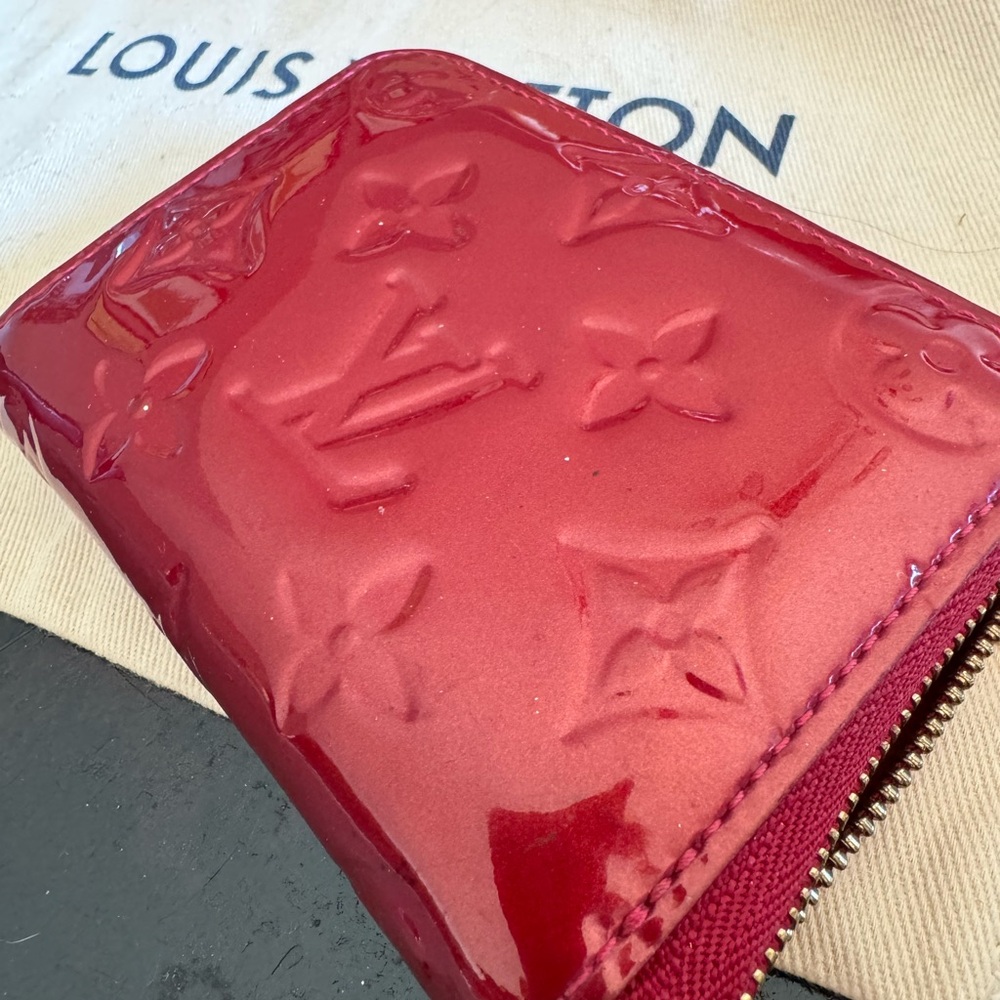 Authentic Louis Vuitton Zippy wallet- red vernis